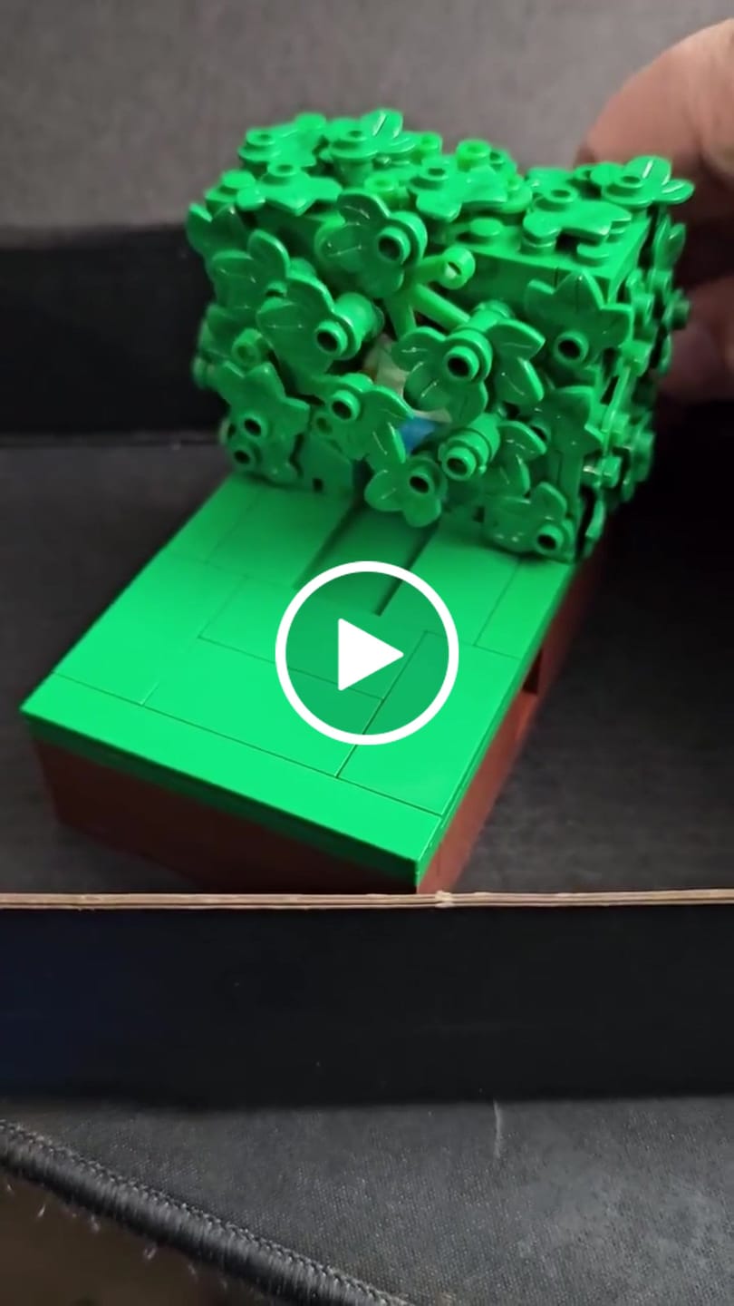 Customer video review of Buildable Homer in the Bushes Display Set