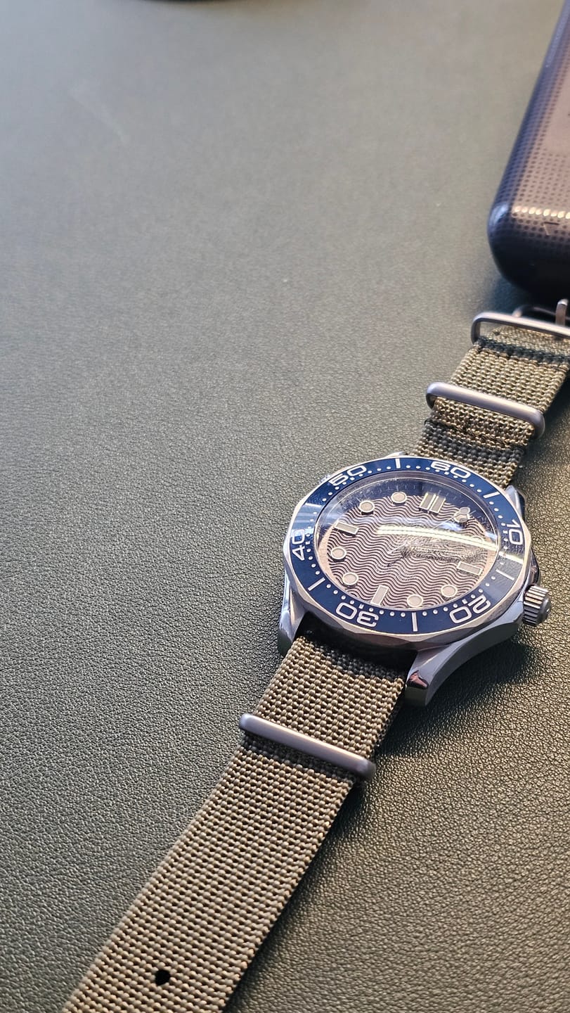 Customer photo review of Correa Nato Dando La Hora Verde