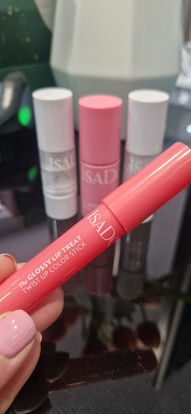 Customer photo review of Хидратиращ гланц стик Isadora Twist Up Color Stick