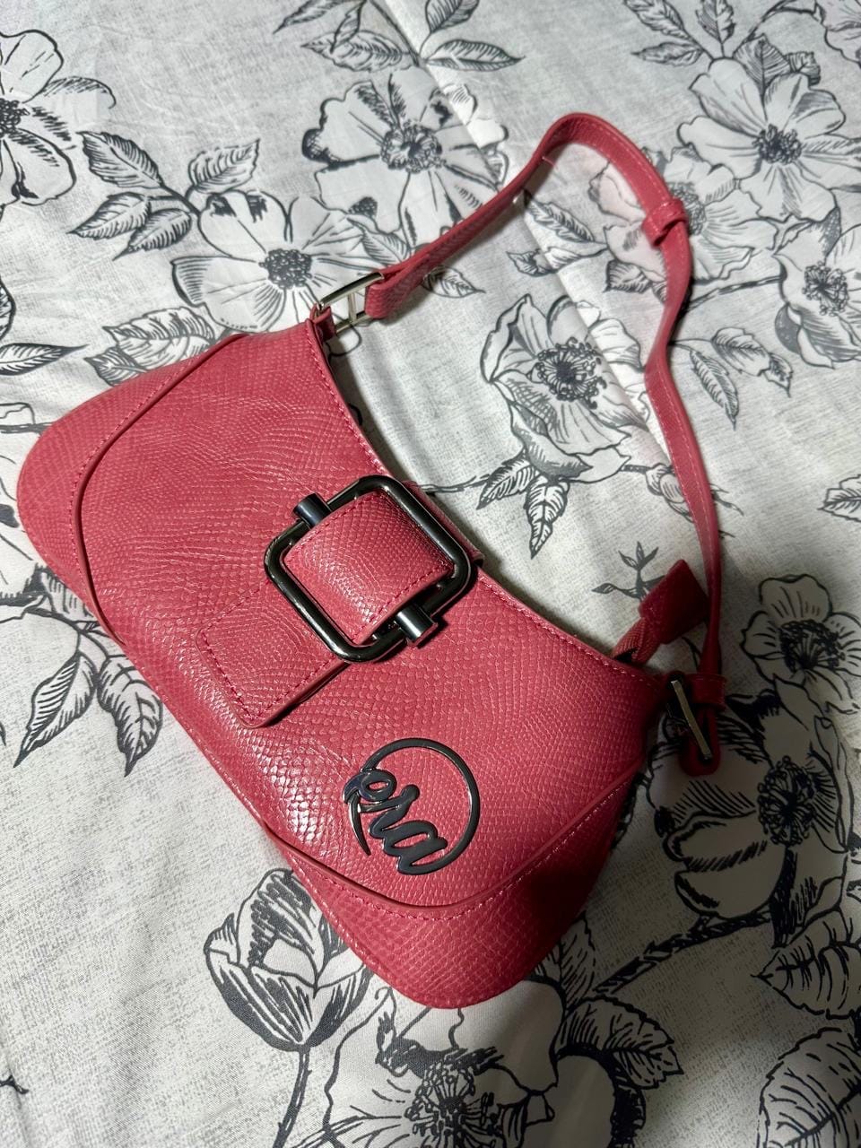 Customer photo review of Pink Lily Shoulder Bag