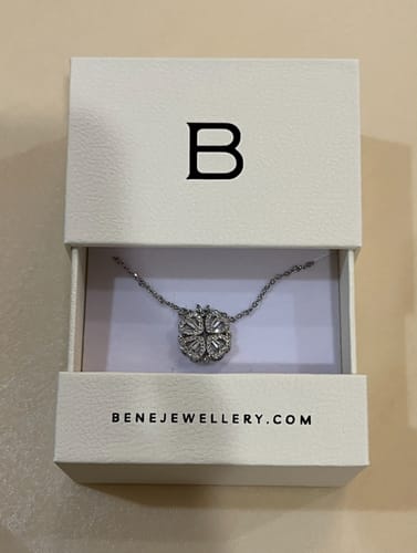 Customer photo review of Daphne Clover Necklace