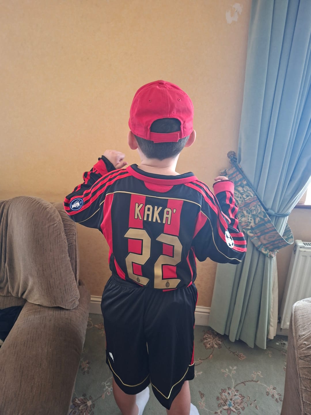 Customer photo review of Kaká Leite Milan 2006 2007 Red Black Retro Jersey
