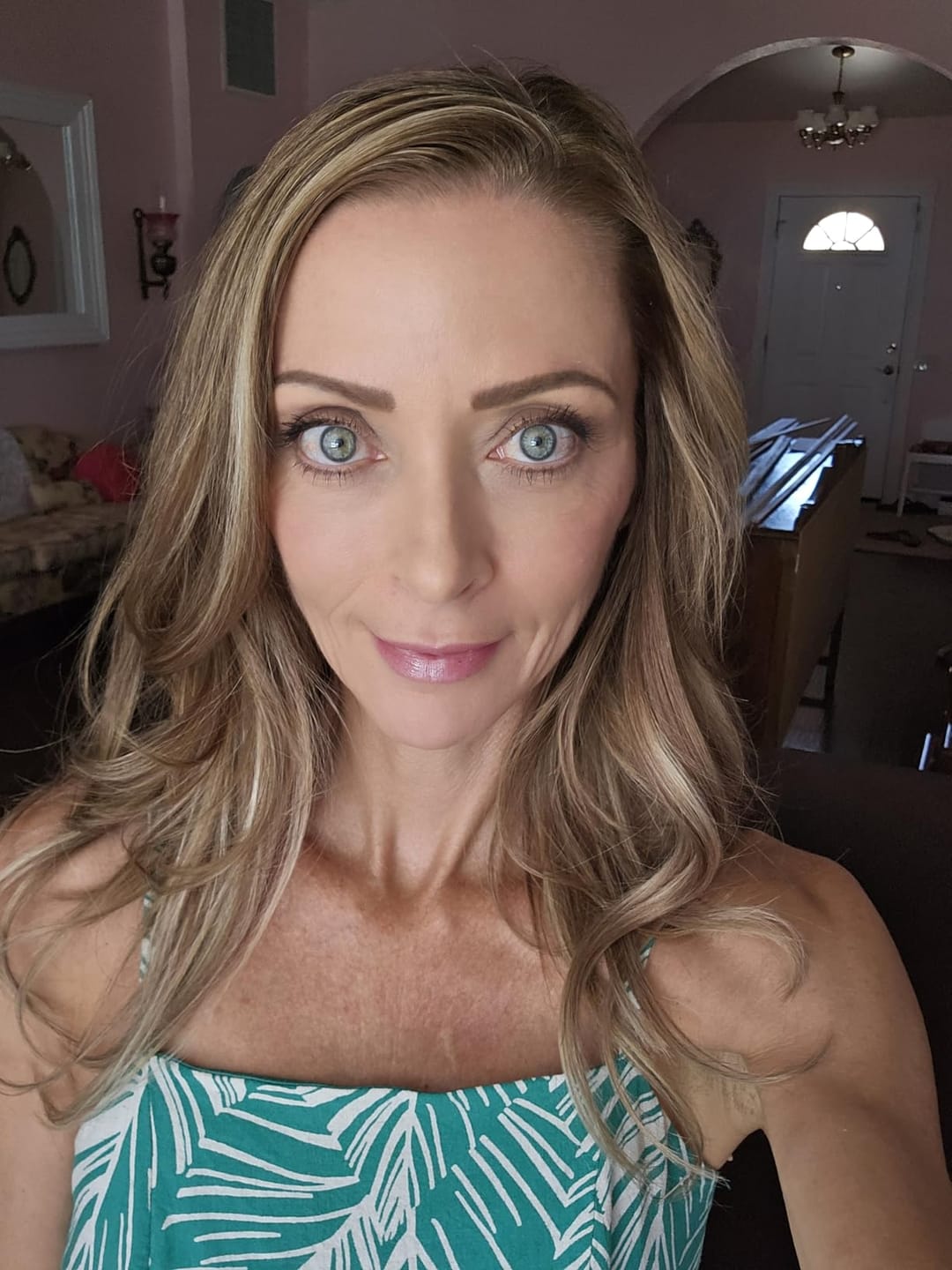 Customer photo review of Remy Seamless Genius Clip in Hair Extensions Ombre Brown #6/60/6