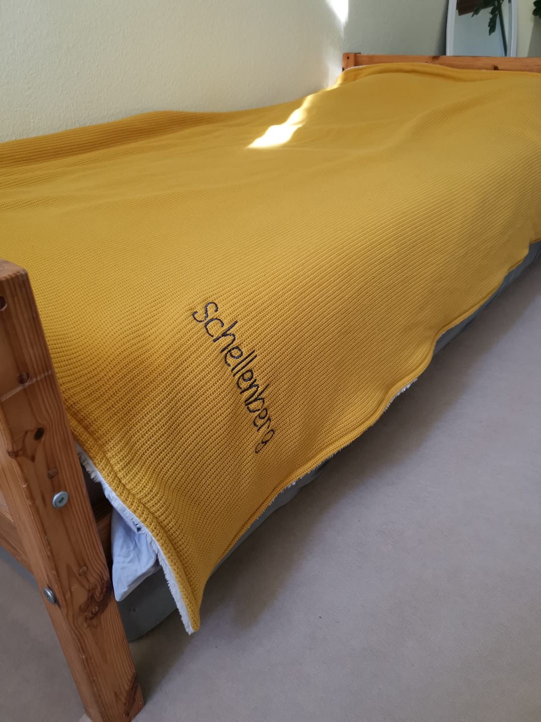 Customer photo review of Kuscheldecke mit Baumwollstrick · Senfgelb