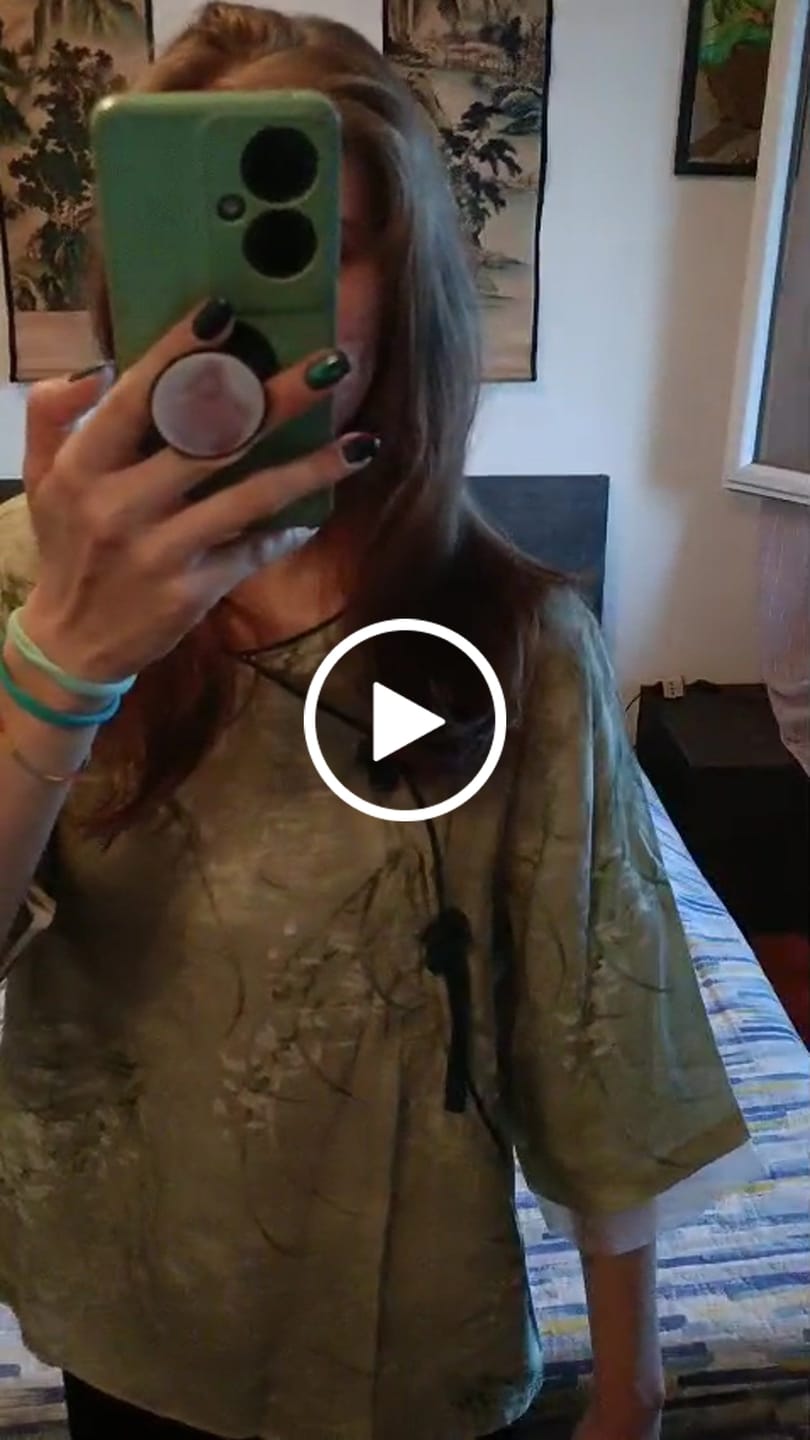 Customer video review of Buddha Stones Camicia da donna con maniche a tre quarti, motivo a rana con fiori rossi e orchidea bianca