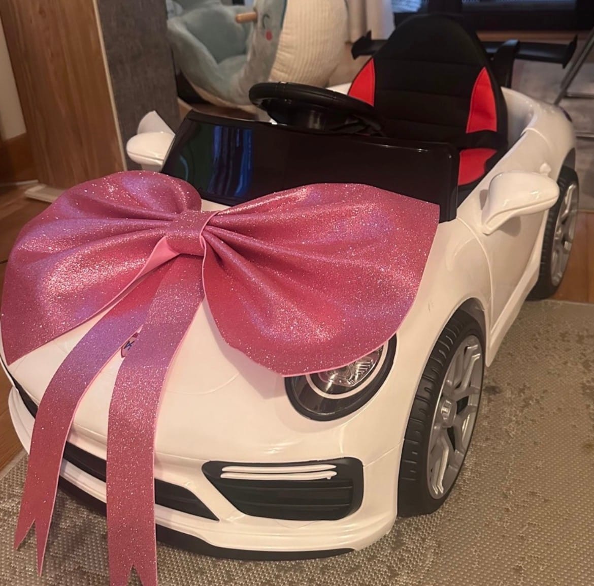 Customer photo review of Carro Elétrico para Criança 911 Style Branco 12v c/ RODAS DE BORRACHA & ASSENTO EM PELE
