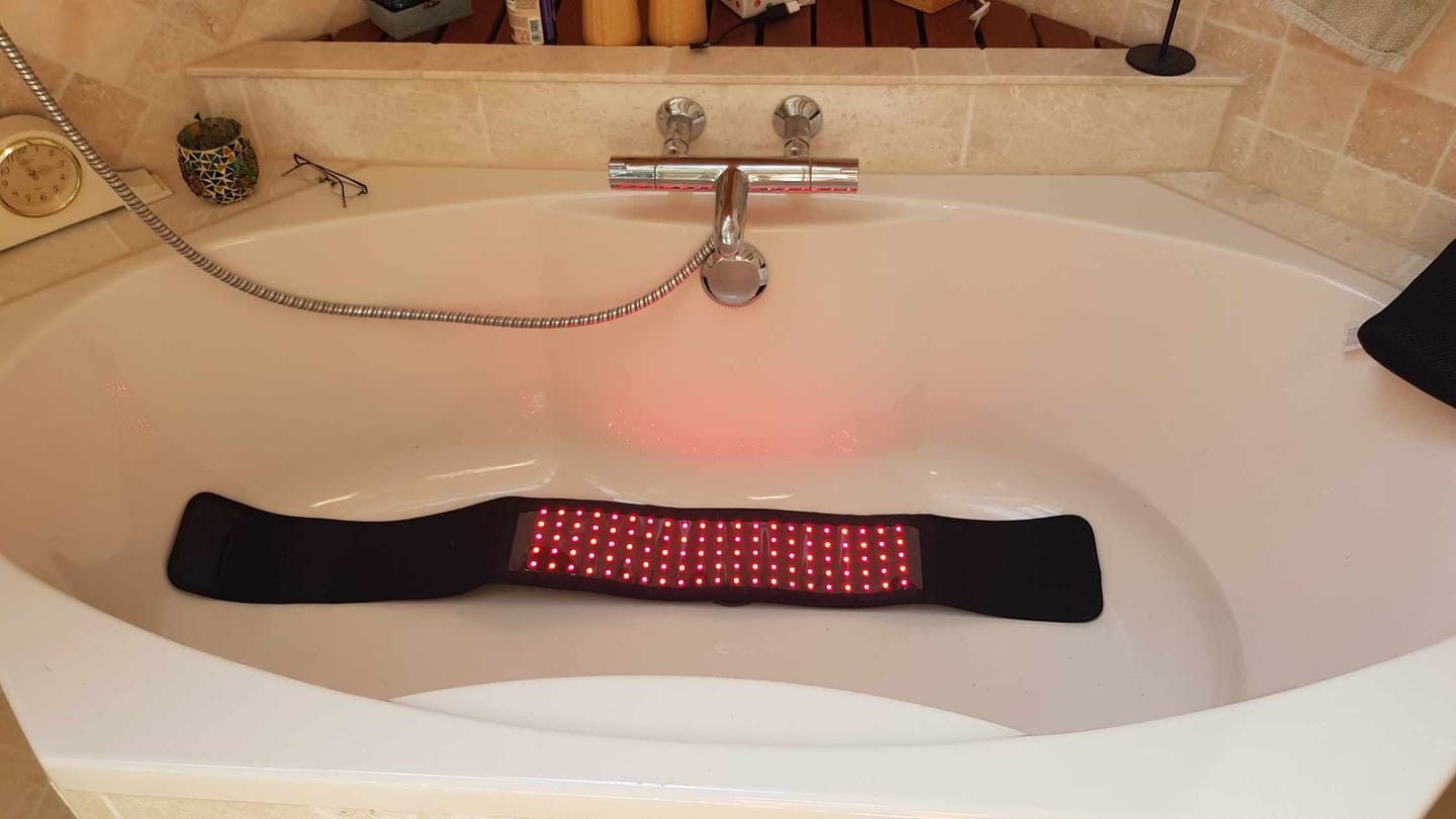 Customer photo review of SHIELD Rugband (Roodlichttherapie) – Ideaal voor thuis
