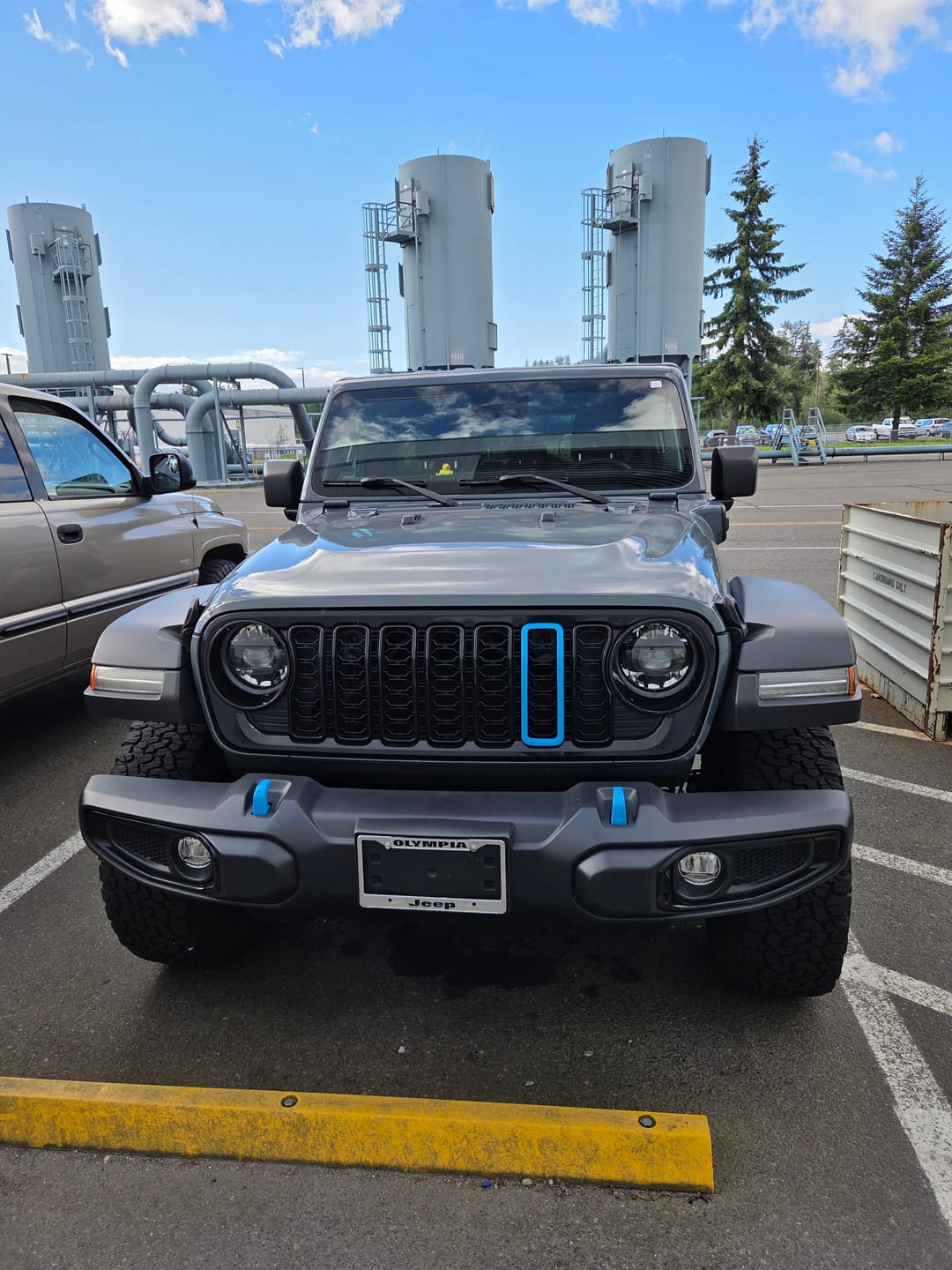 Customer photo review of Painted "Snap On" Accent Cover fits *24-26 Updated Jeep JL JT Grille