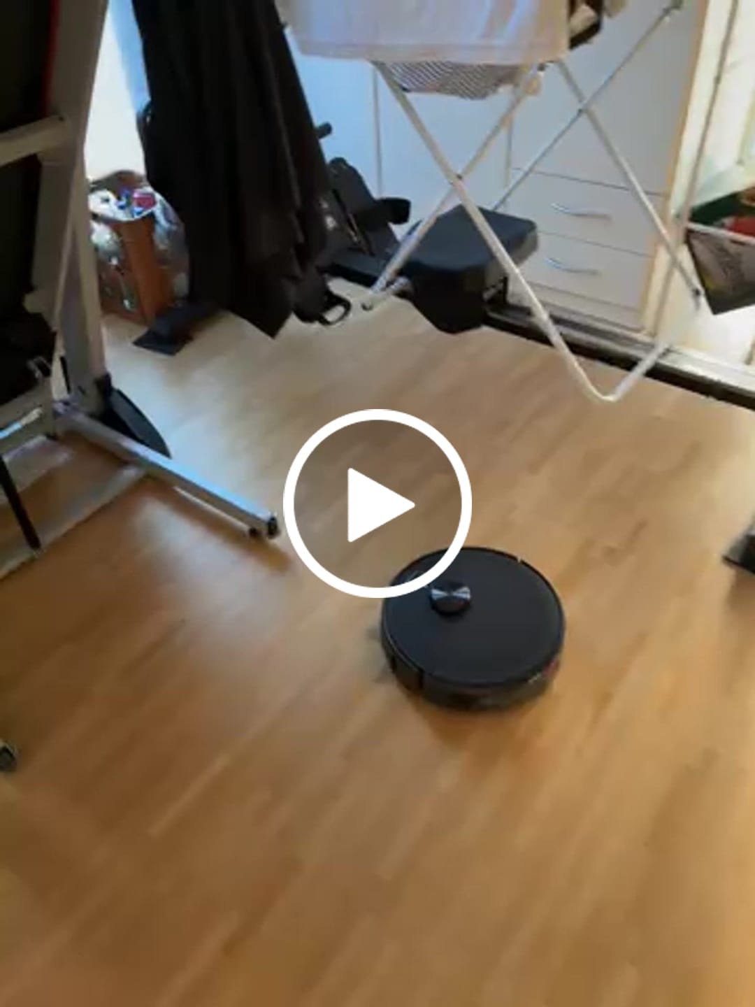 Customer video review of Saugroboter V8 Pro – Vollautomatische Reinigung mit Wischfunktion, LiDAR-Navigation und App-Steuerung für mühelose Sauberkeit