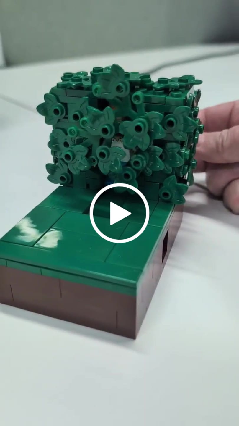 Customer video review of Buildable Homer in the Bushes Display Set