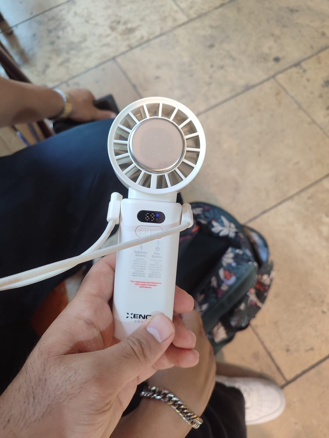 Customer photo review of El Vantilatörü | Peltier Soğutma, 100 Kademe, 3600mAh, 8300 RPM, USB-C, Askılı, Beyaz (X6111)