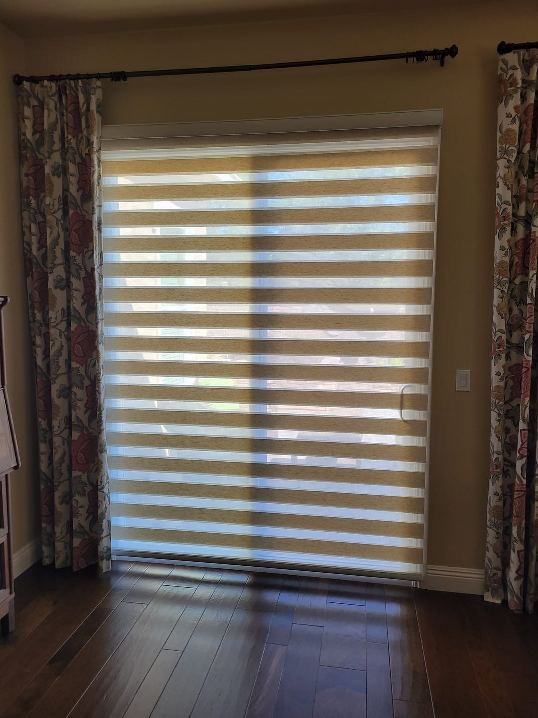 Customer photo review of Bringnox Motorized Zebra Roller Blinds 70% Blackout Linen
