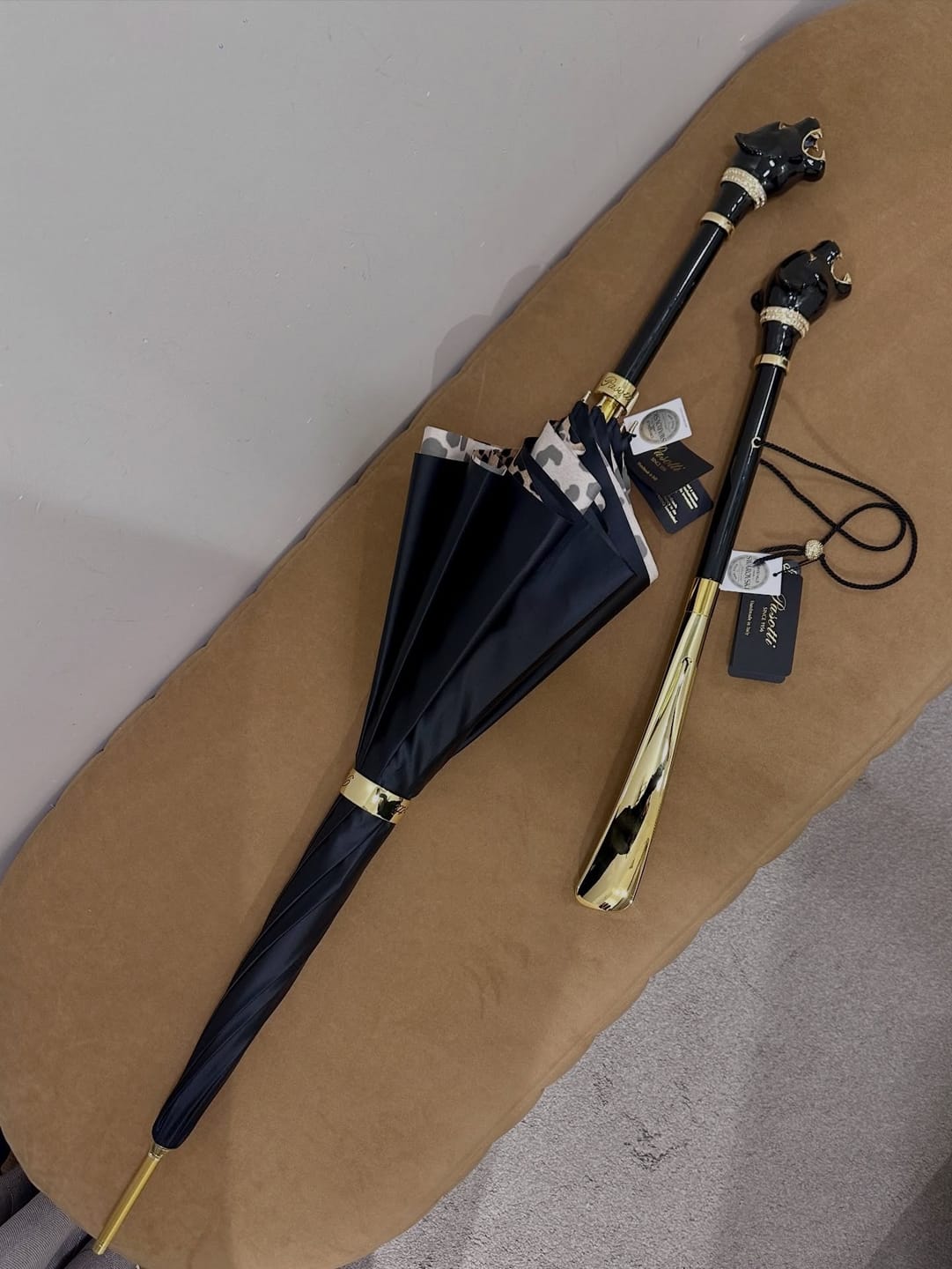 Customer photo review of Black Panther Umbrella – Manual Rain Umbrella with Enameled Brass Handle & Double Cloth Canopy