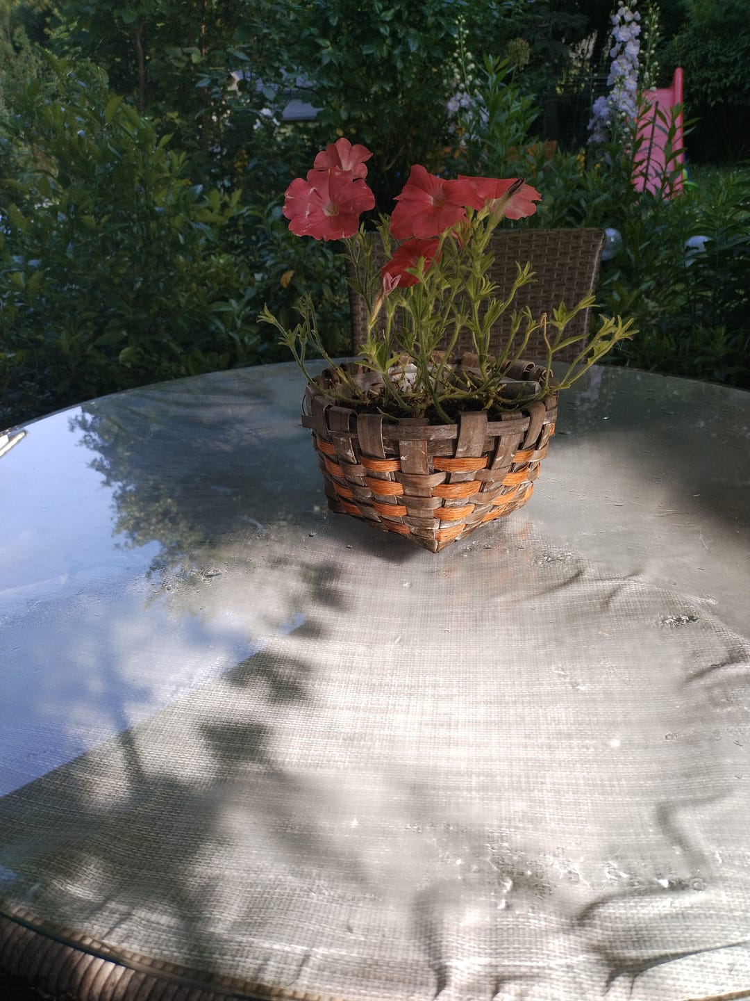 Customer photo review of Glasplatte Tisch Sicherheitsglas für Esstisch, Gartentisch, Weinfass - Rund