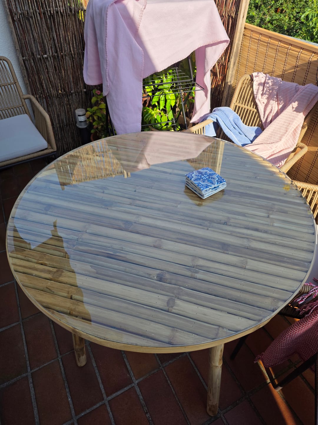 Customer photo review of Glasplatte Tisch Sicherheitsglas für Esstisch, Gartentisch, Weinfass - Rund