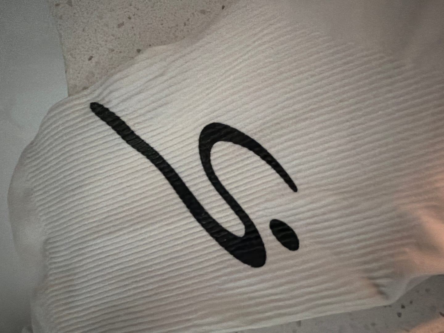 Customer photo review of STORYI Sun Protection Arm Sleeves – White/Black