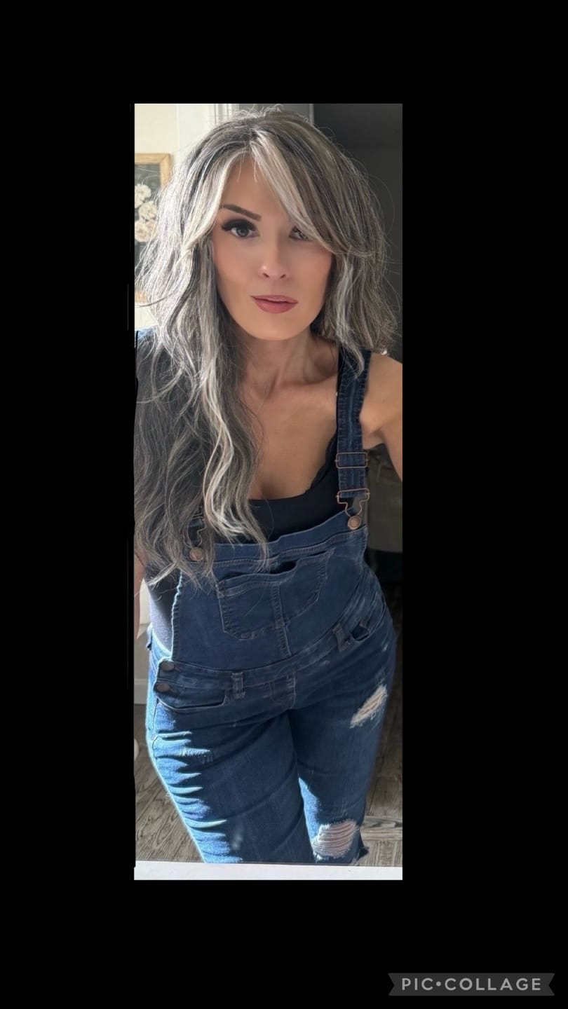 Customer photo review of Luvwin 13x4 Salt And Pepper White Money Piece Loose Wave Layered Cut Wig