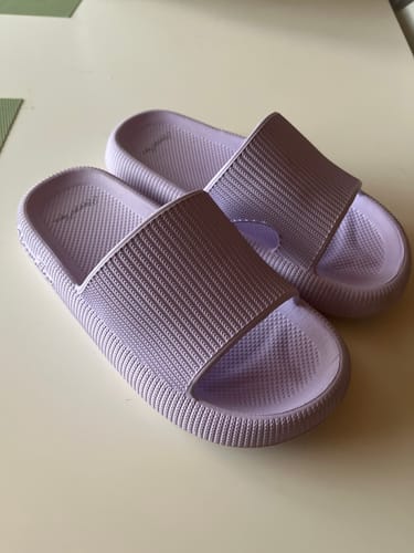 Customer photo review of HappyFlops Kids