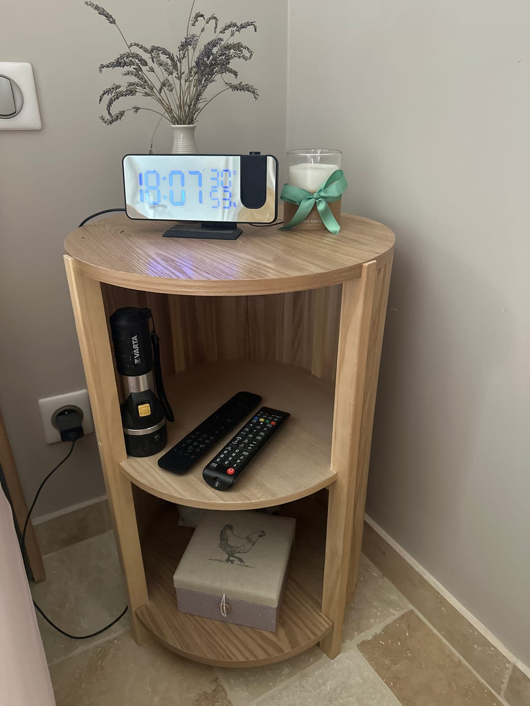 Customer photo review of ALTA - Table de chevet avec 2 rangements en bois massif