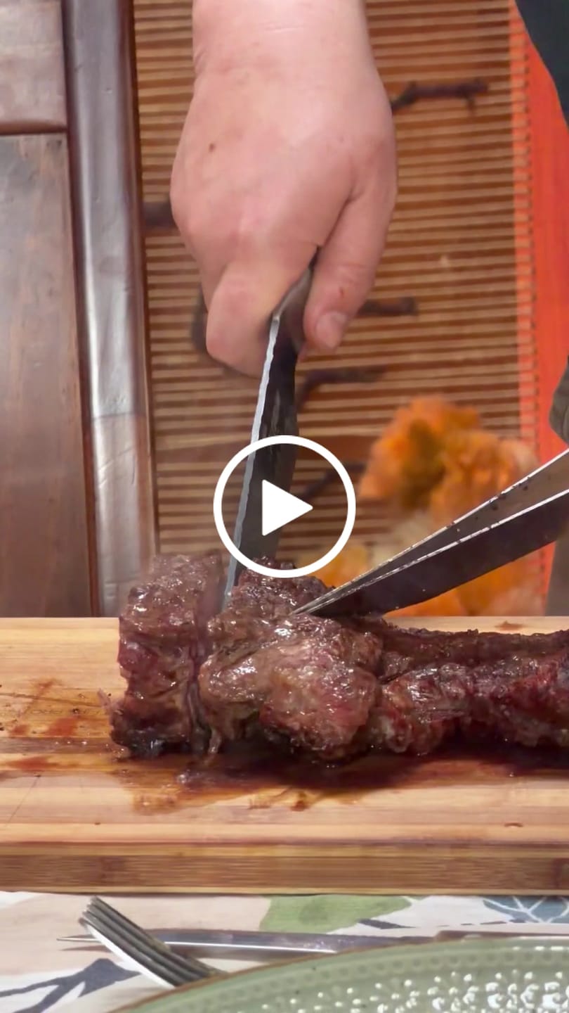 Customer video review of Cuchillo Parrillero inox. 3 capas hoja 20 cm Martillado PATAGÓN - PIÑON