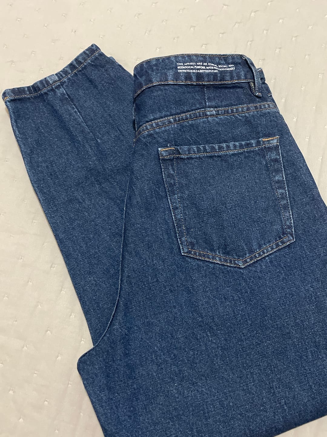 Customer photo review of Calça Jeans Slouchy Cacau Azul Escuro