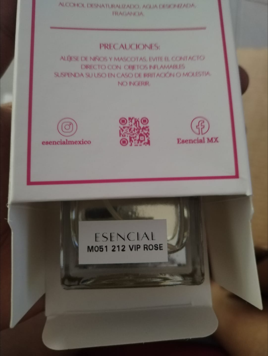 Customer photo review of M051 Inspirado en: 212 VIP Rose - Carolina Herrera