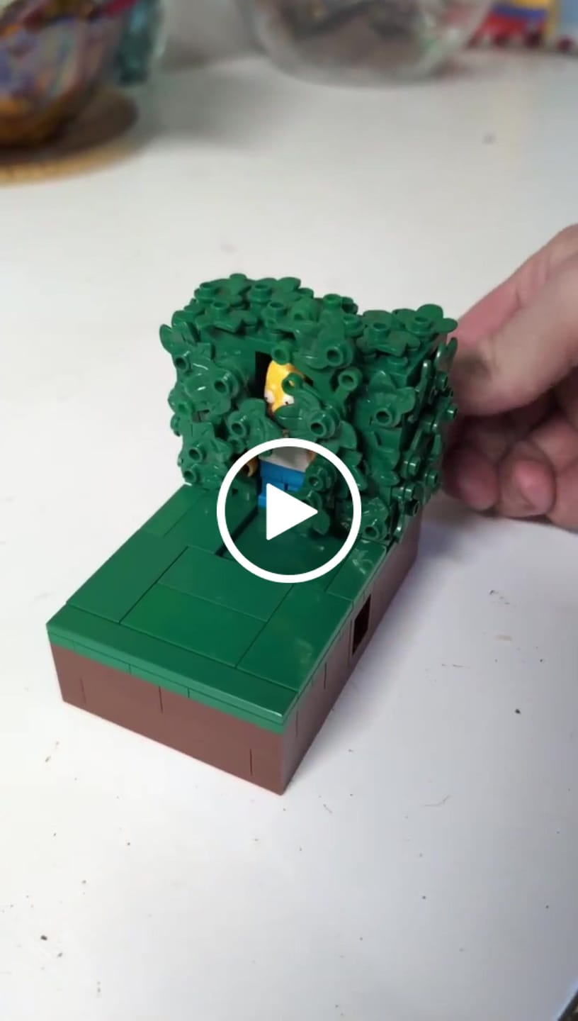 Customer video review of Buildable Homer in the Bushes Display Set