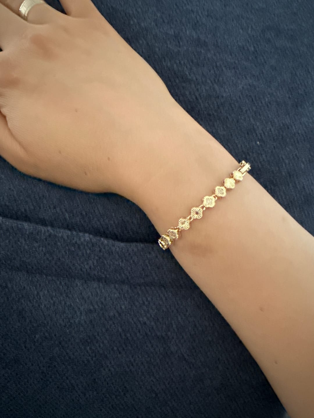 Customer photo review of Armband VIP Mini Clover Flowers -14K vergoldet
