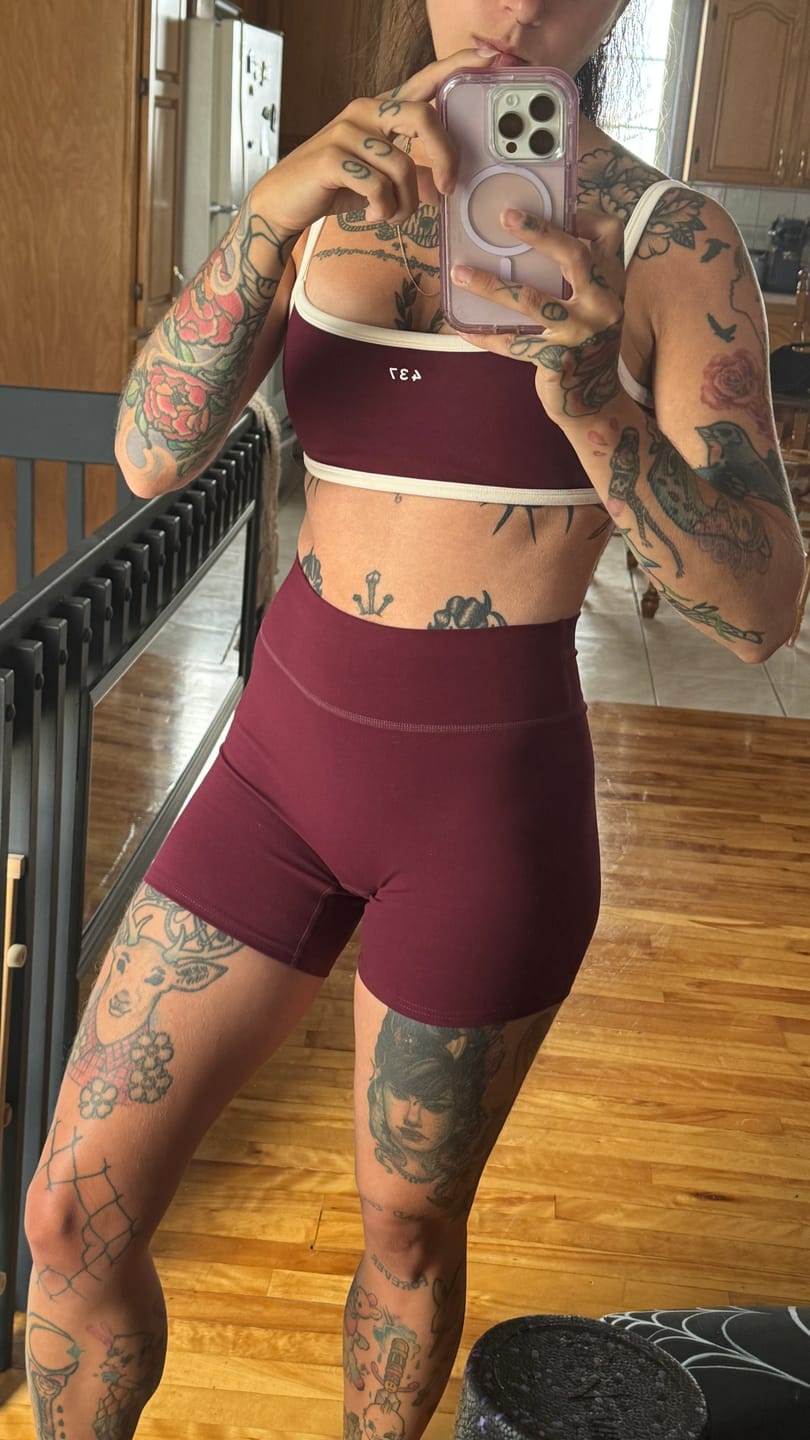 Customer photo review of The Essentials Short Black Cherry