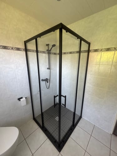 Customer photo review of SONNI Eckeinstieg Duschkabine Schwarz Duschtür Sicherheitsglas Duschabtrennung Schiebetür Eckdusche
