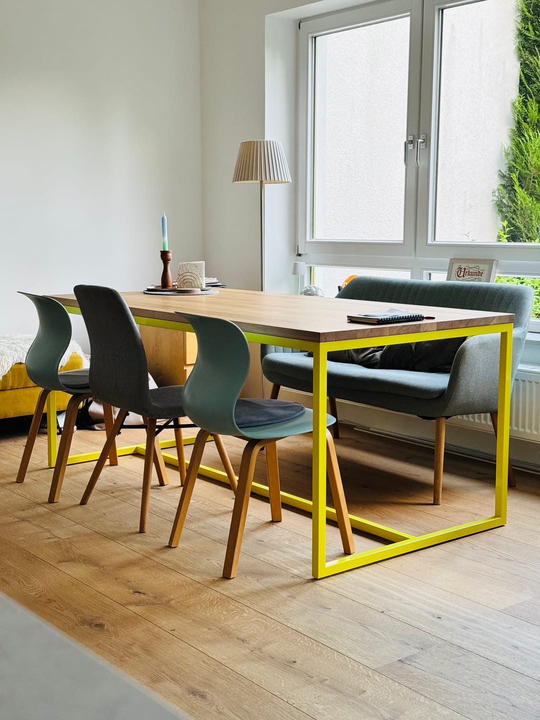 Customer photo review of Tisch Massivholz & Stahlgestell mit Mittelstrebe TALON