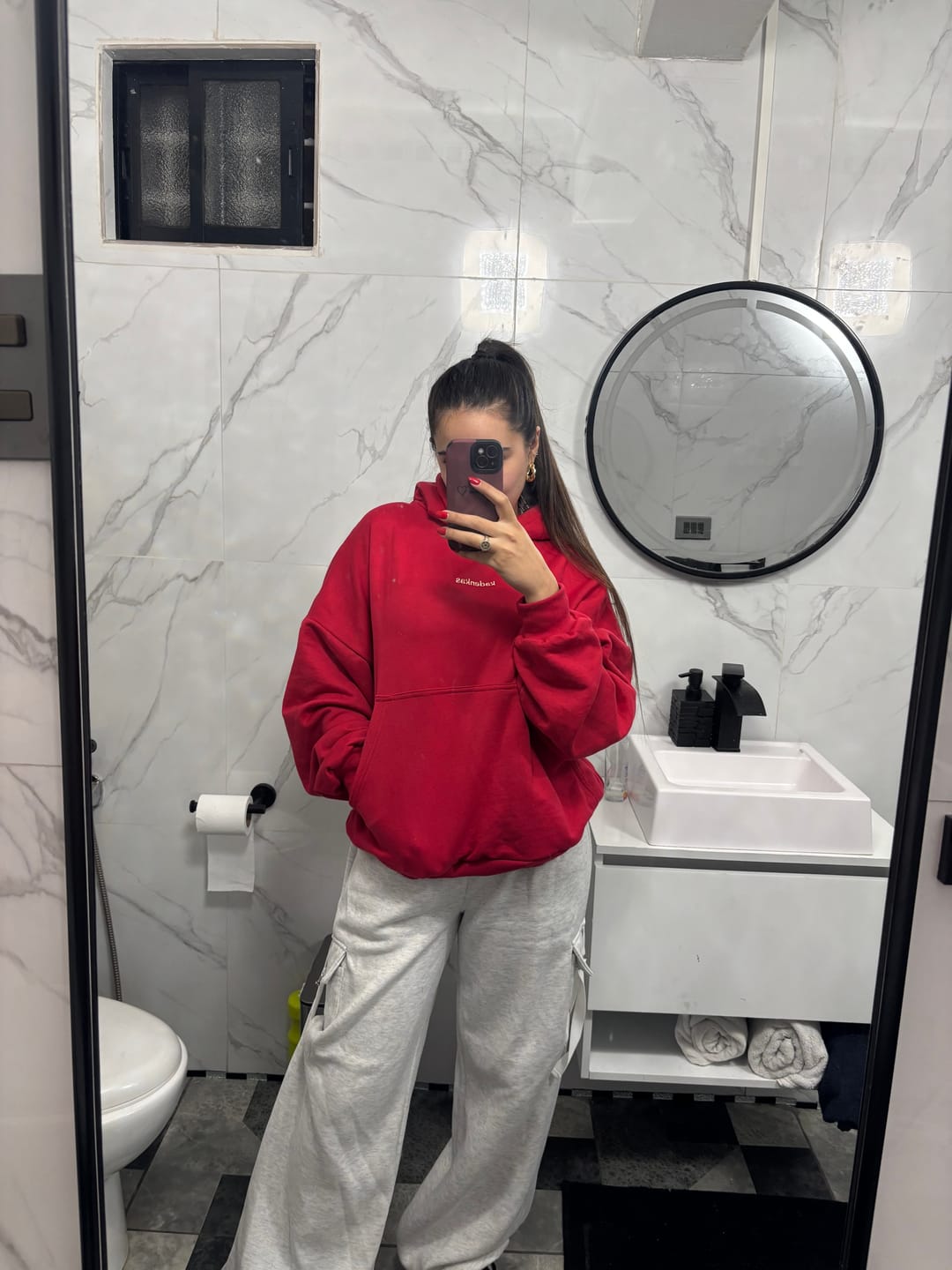 Customer photo review of (PRE-VENTA) POLERÓN HOODIE ROJO - OVERSIZE CON GORRO LOGO Y ESPALDA BORDADO