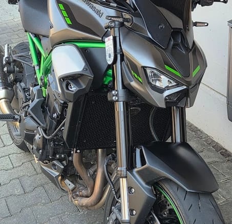 Customer photo review of PUIG Radiator - Kühlerschutz | schwarz | passend für Kawasaki Z900 / SE - Modelle (2025-2026)