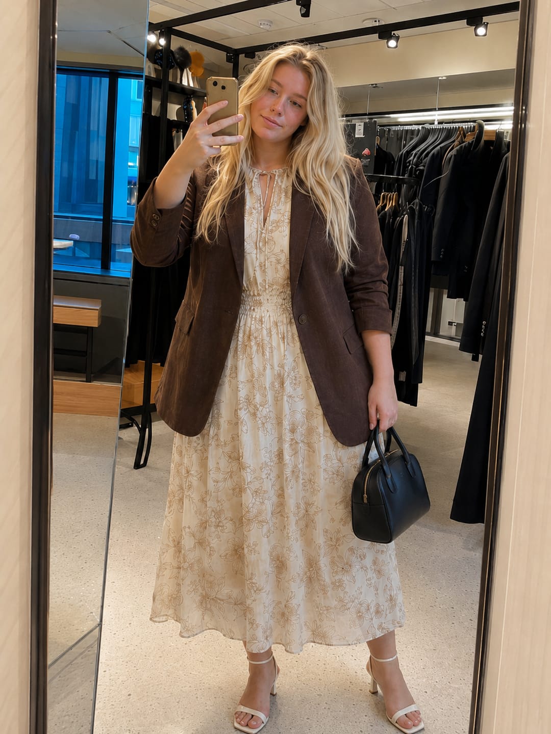 Customer photo review of Yeese Plus Size Women's Linen Pocket Blazer