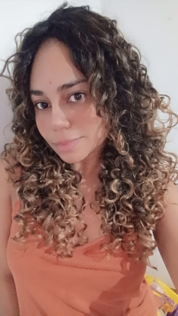 Customer photo review of Wig Bio Fibra Royal - Morena Iluminada RT2830