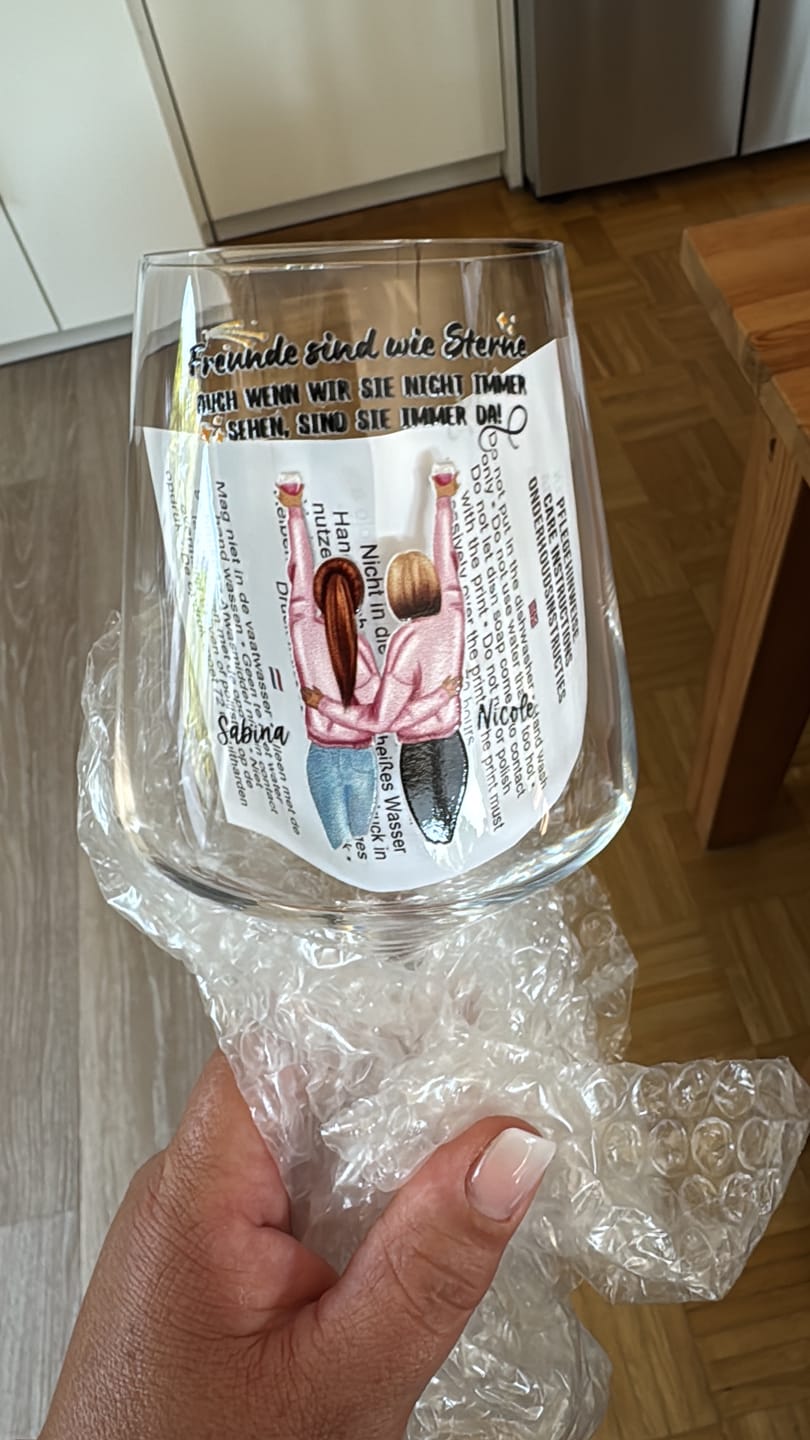 Customer photo review of Best Friends Forever - Personalisiertes Weinglas