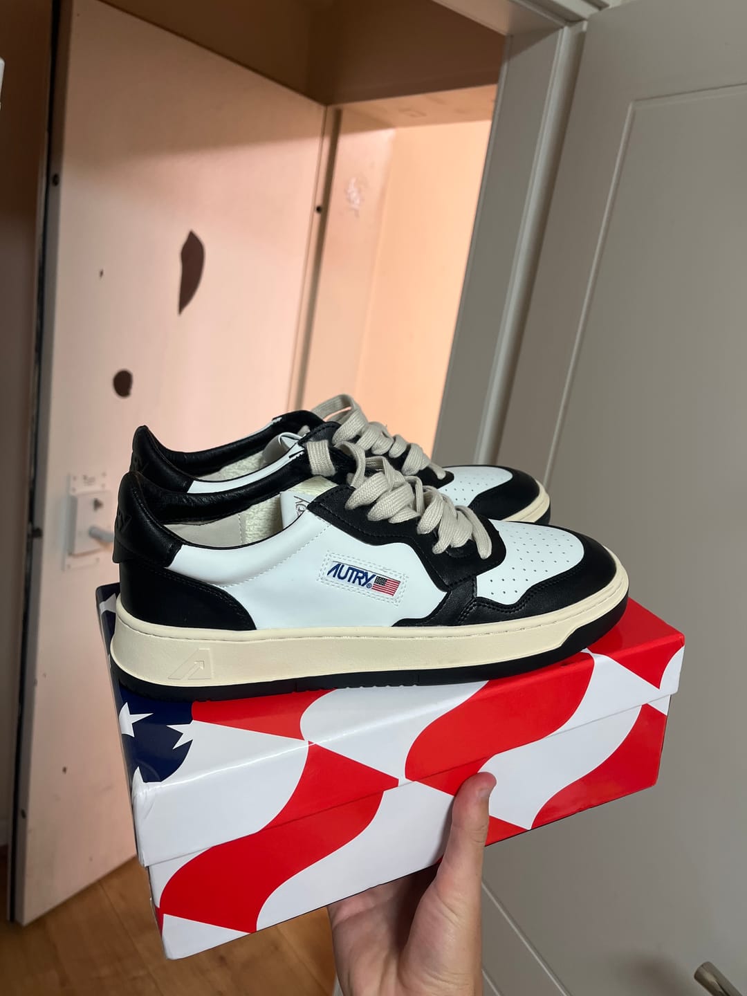 Customer photo review of Autry - black