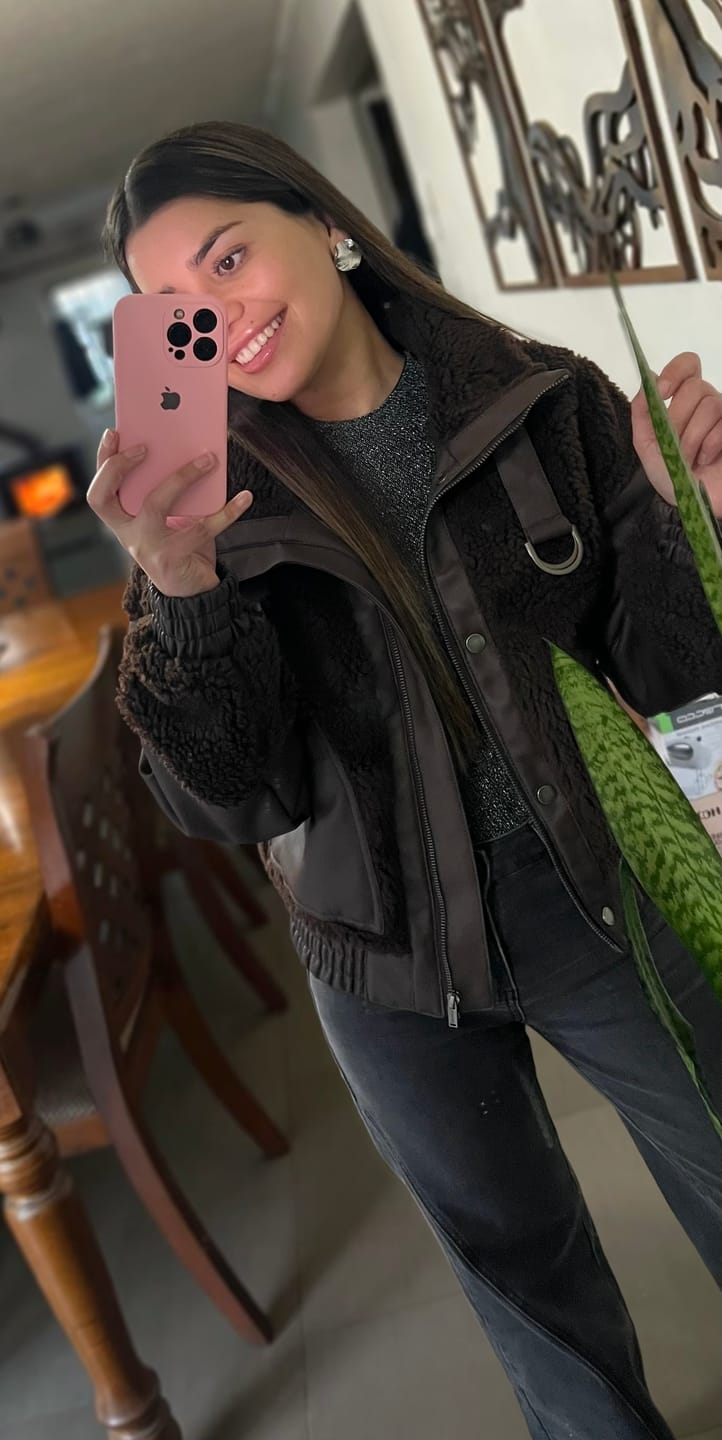 Customer photo review of Pantalón Corte Pierna Black