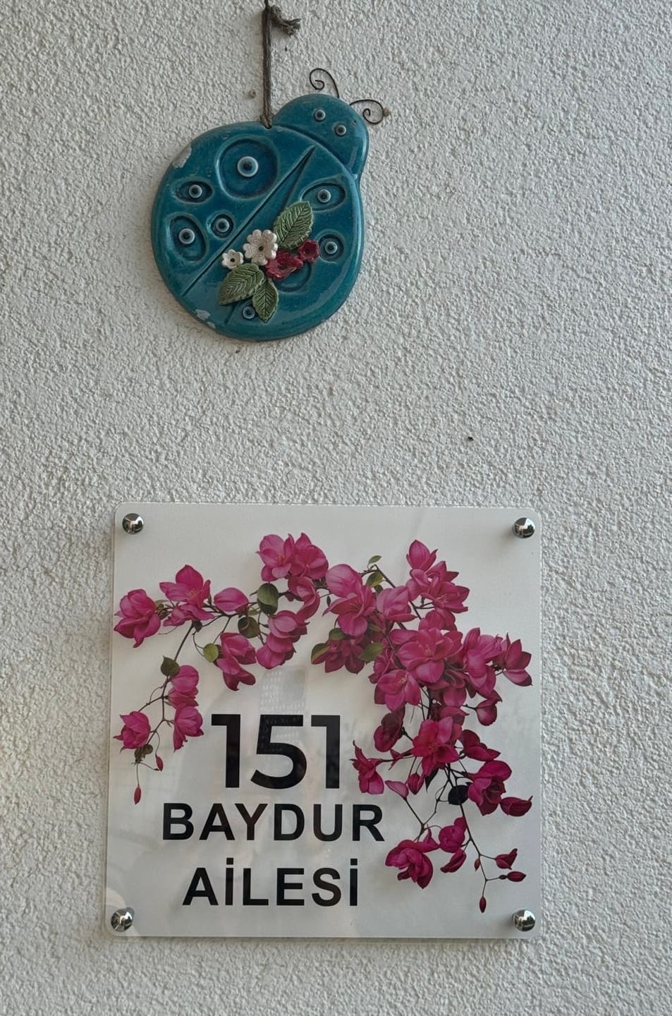 Customer photo review of Kişiye Özel Begonvil Çiçekli Kapı İsimliği