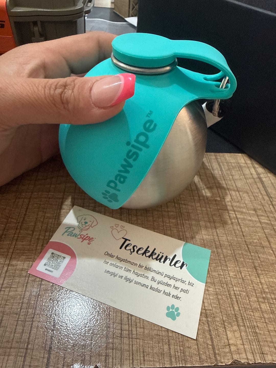 Customer photo review of PawSipe™ Çelik Köpek Yürüyüş Matarası