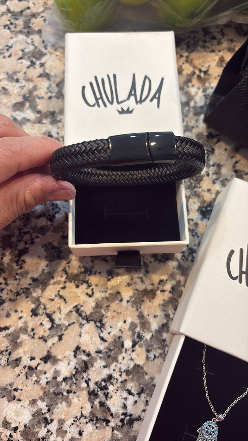 Customer photo review of Pulsera Negro Trenzado - Piel Natural