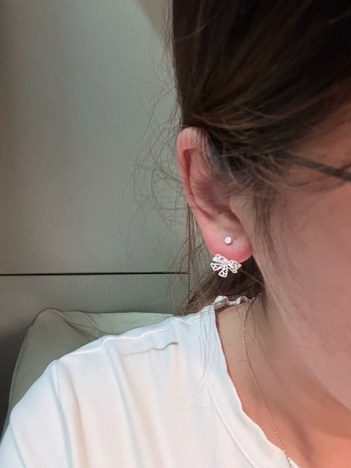 Customer photo review of Rebellious Tenderness Platinum Plating 925Pin Luxury Vintage Lace Hoop Earrings™