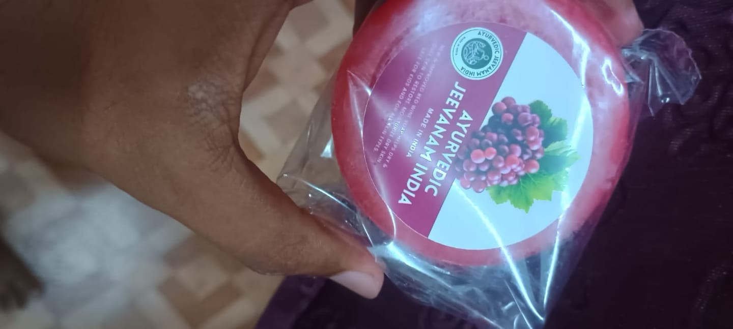 Customer photo review of Ayurvedic Jeevanam Black Detox Charcoal Soap for Face & Body (Get 1 Free Red Wine Soap)
