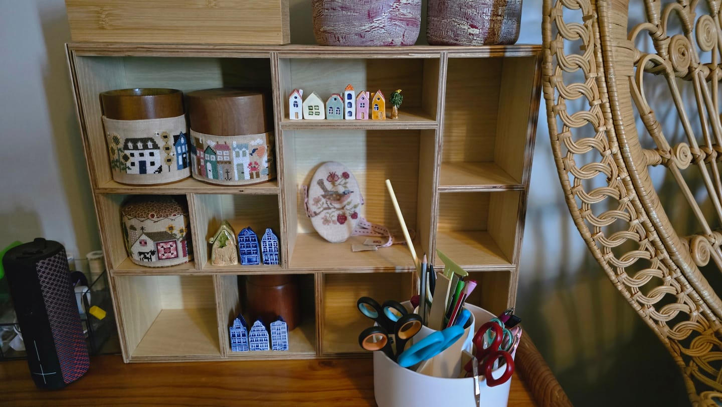 Customer photo review of Wooden Display Shelf for Mugs, Cups & Small Collectibles