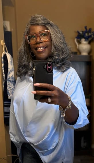 Customer photo review of Luvwin 5x5 Lace Salt & Pepper Side-Part Layered Bob with Natural Waves 100% Human Hair Wig For Mature Women