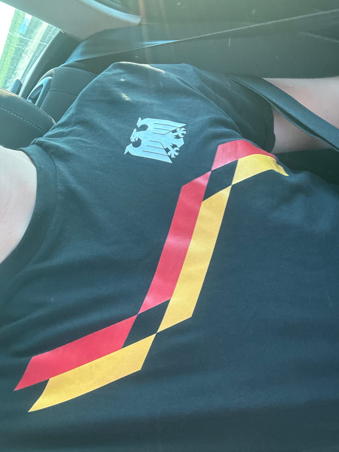 Customer photo review of Deutschland Retro Shirt - Black