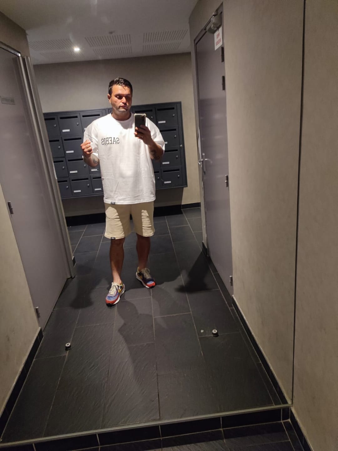 Customer photo review of Lifestyle Herren Extra Oversized Premium T-Shirt weiß by SAEBIS®