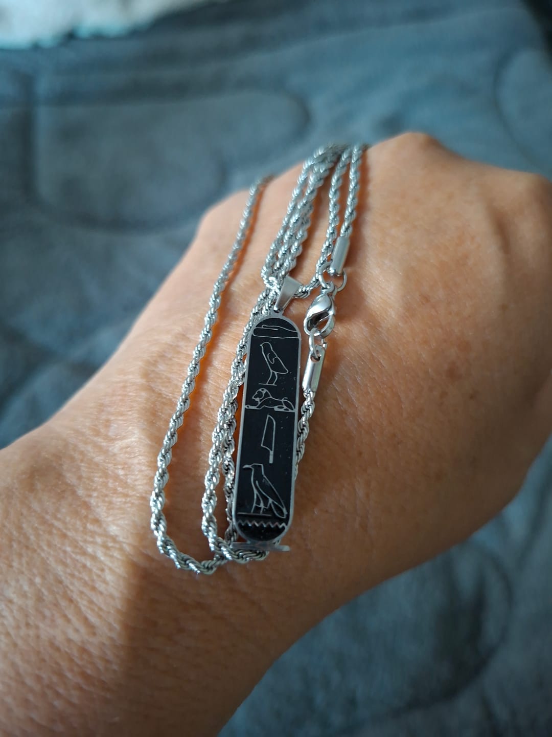 Customer photo review of Collier Personnalisé Hiéroglyphes Égyptiens