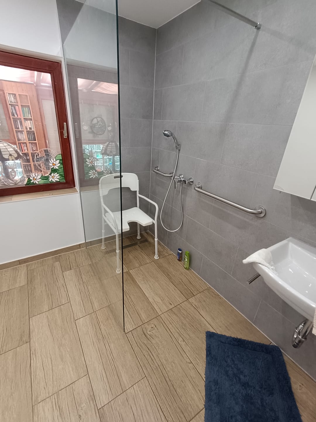 Customer photo review of SONNI Walk In/ Begehbare Dusche Duschabtrennung Duschwand Nano Klarglas Glasstärke 8mm Breite 70-120cm