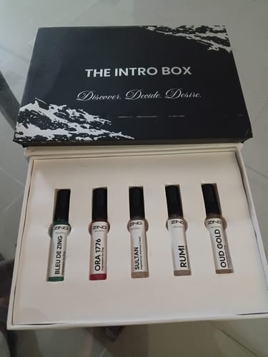 Reviewer's open intro box showing five perfume testers, including the Ora 1776 scent.